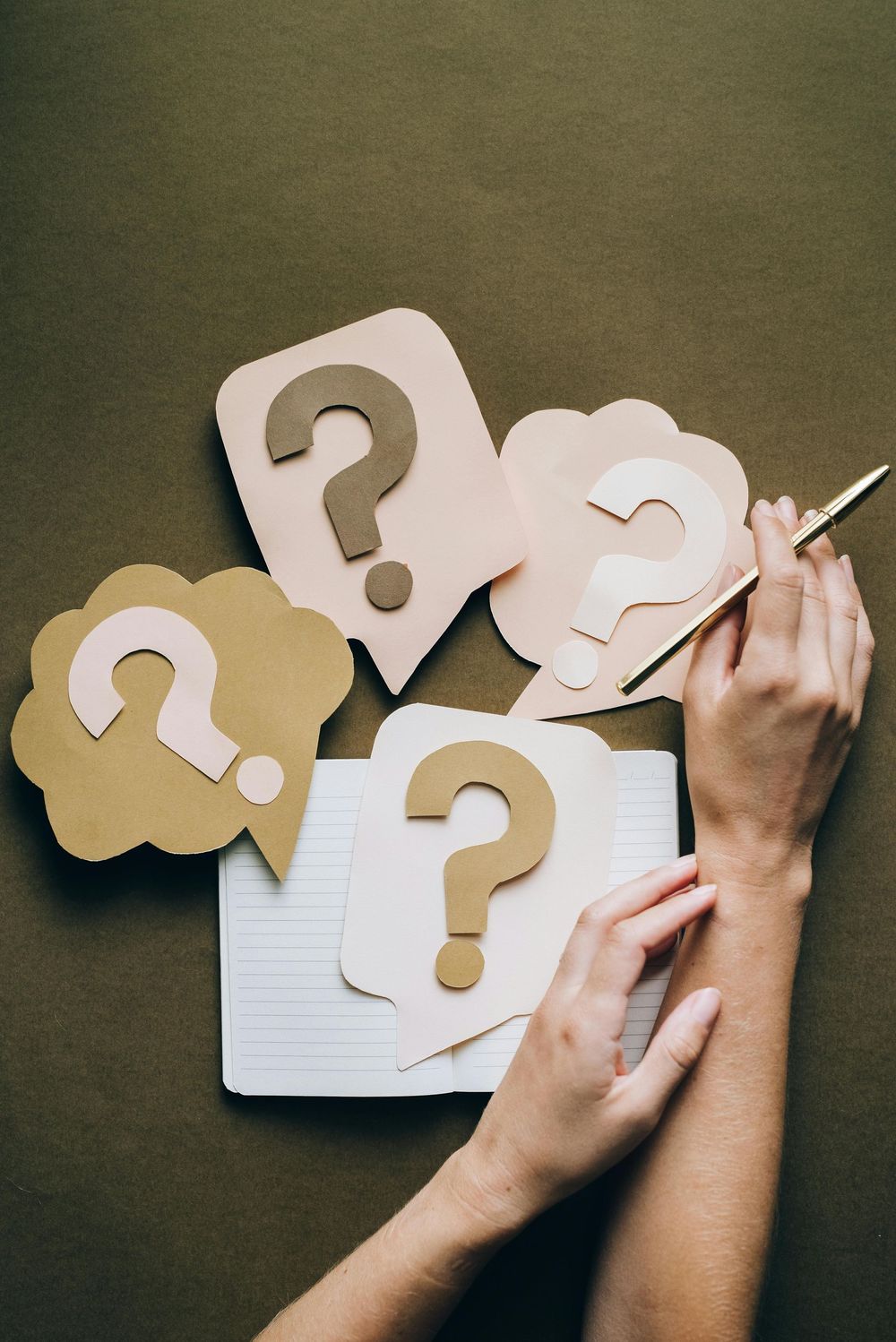 Points d'interrogation en papier